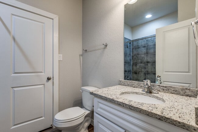 Building Photo - 3-BEDROOM TOWNHOME-STYLE DUPLEX