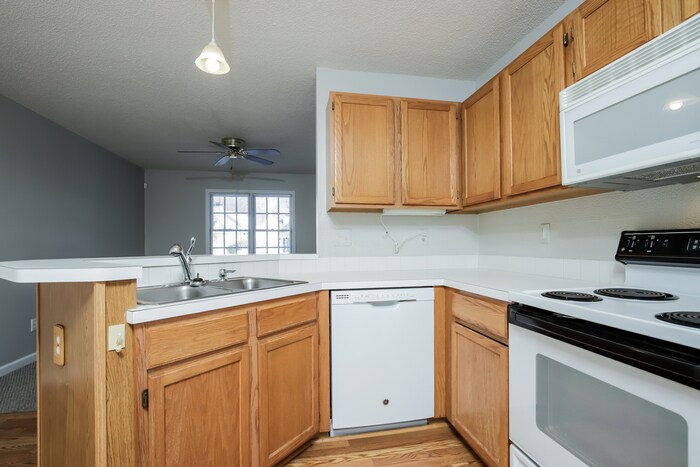 Building Photo - 936 Heatherstone Dr