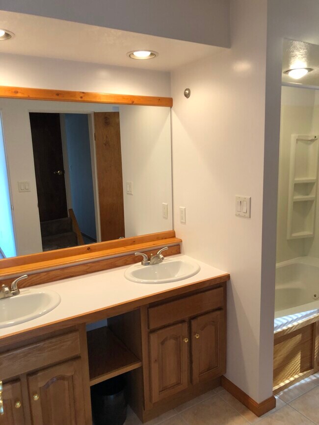 Building Photo - 2309 Wellington St