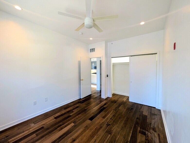 Building Photo - 1500 N American St