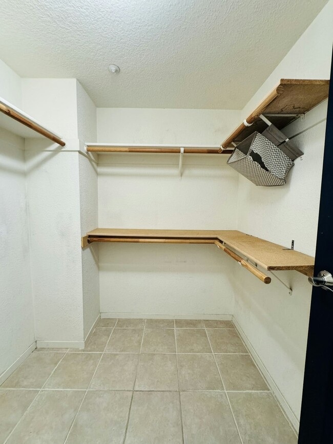 Building Photo - 10739 Dulsie Ln