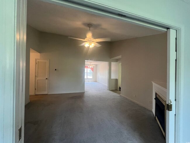 Building Photo - 595 Willow Green Dr