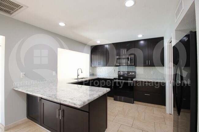 Building Photo - 967 W La Jolla Dr