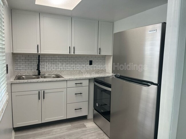 Building Photo - 1755 6th Ave