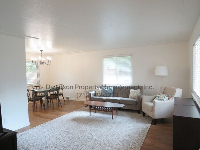 Building Photo - Beautiful Updated 4 Bedroom Near Garden of...