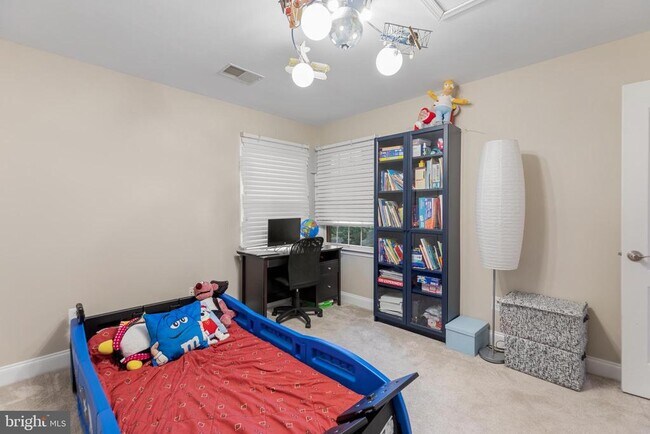 Building Photo - 15292 Golf View Dr