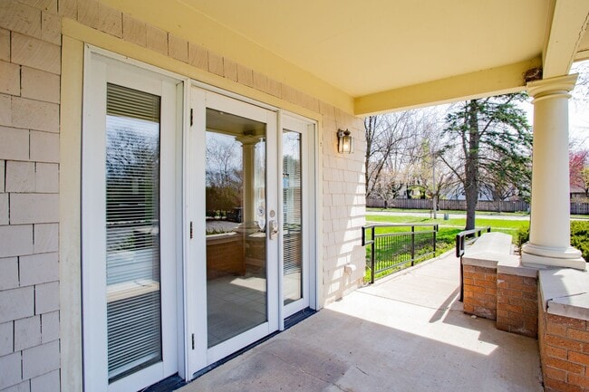 Building Photo - 1305 Oswego Rd