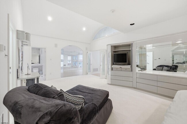 Building Photo - 119 S 11th Ave