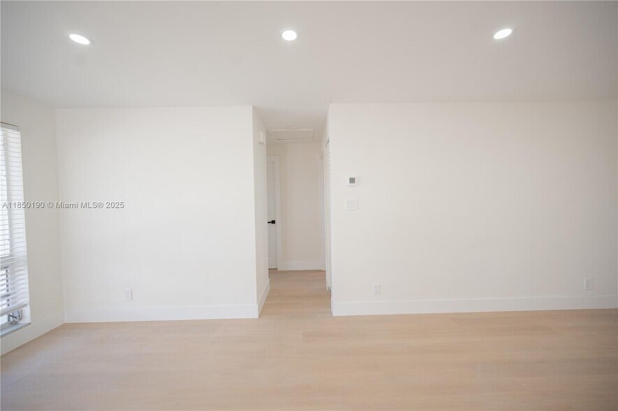 Building Photo - 3751 NE 17th Ave