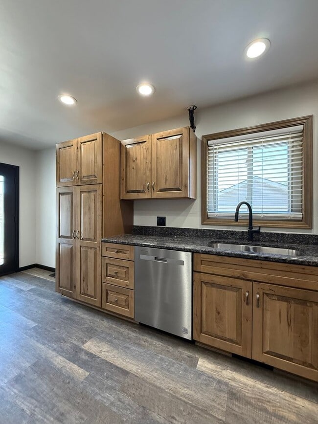 Building Photo - Beautifully Remodeled West Side Home | 3 Bedroom + Finished Basement Space
