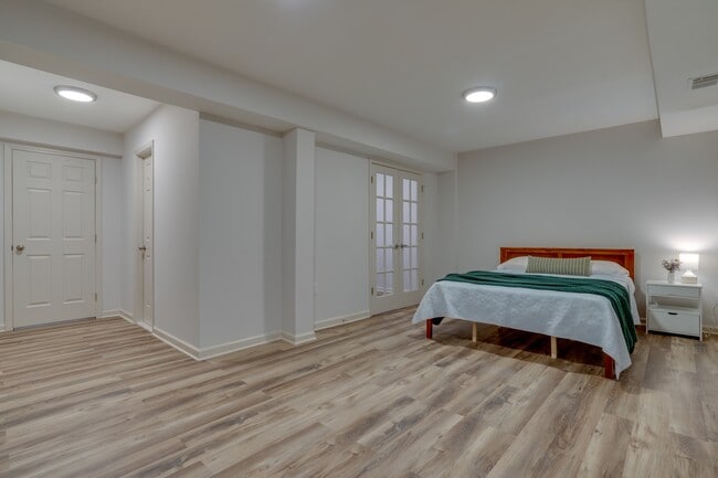Building Photo - 8032 St Annes Ct
