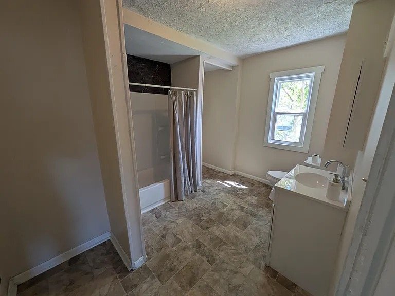 Building Photo - 60 N Harris Ave