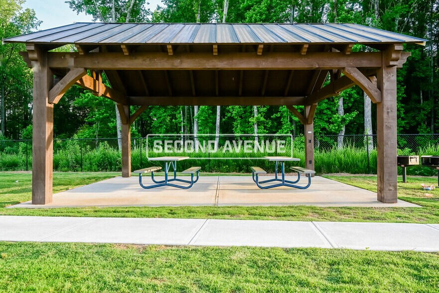 Building Photo - 571 Meadows Farm Dr