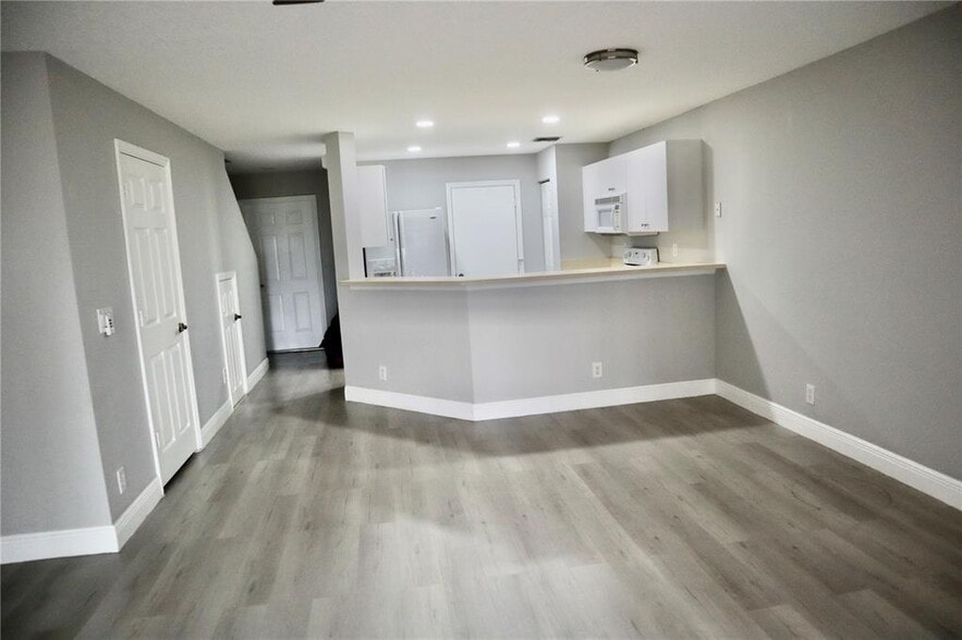 Building Photo - 8656 S Southgate Shores Cir