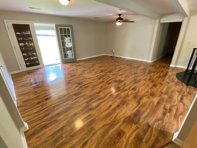 Building Photo - 3 bed/2 bath Beautiful 1-Level Home + Finished Basement! in PRIME BROOKHAVEN LOCATION!