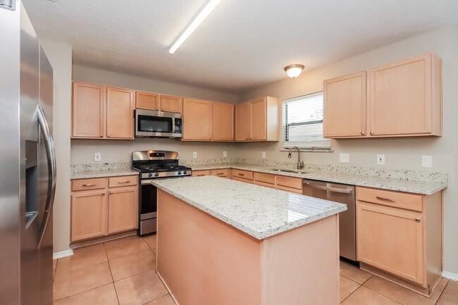 Building Photo - 16322 Lynn Crest Ct