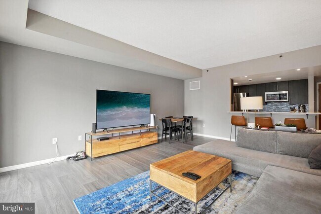 Building Photo - 1530 Key Blvd