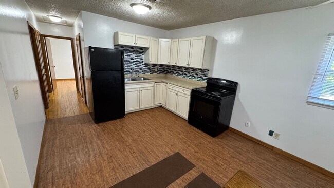 Building Photo - 525 E 47th St