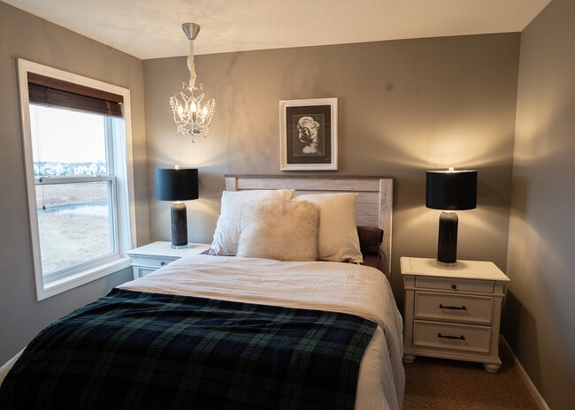 Building Photo - 8481 Portage Ln E