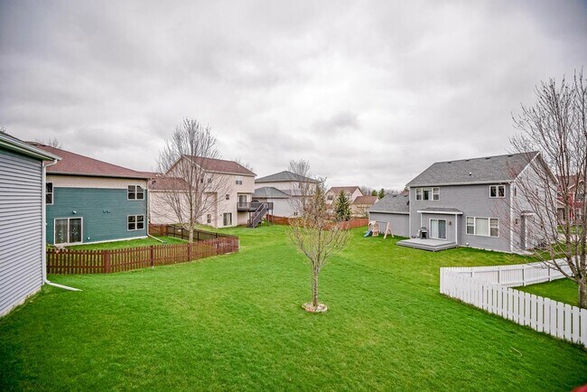 Building Photo - 818 Redan Dr