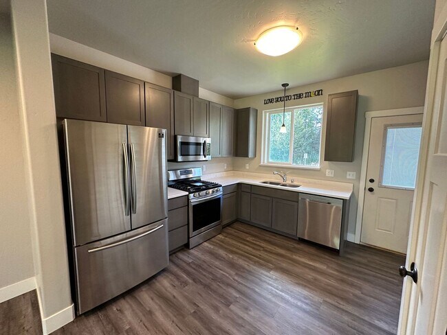 Building Photo - 1167 Westpoint Dr
