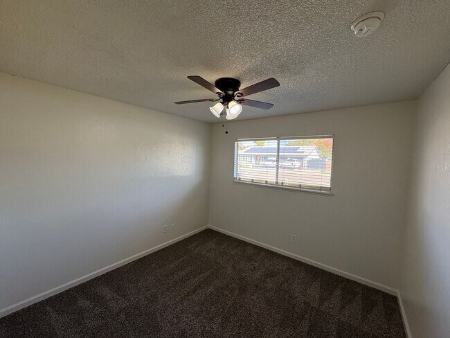 Building Photo - Spacious Home Available Now!