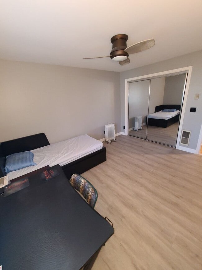 Building Photo - 1 bed 1 bath in UTC with great amenities Pool, hot tub, gym, underground parking.