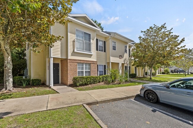Building Photo - Charming Magnolia Place Townhome