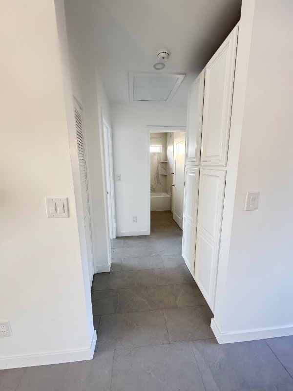 Building Photo - 889 W 8th St