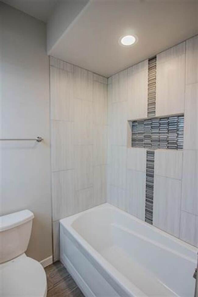 Building Photo - Spectacular 3 bed 2 bath home