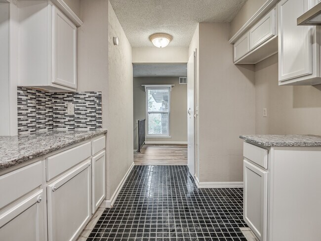 Building Photo - 6409 Miles Ln