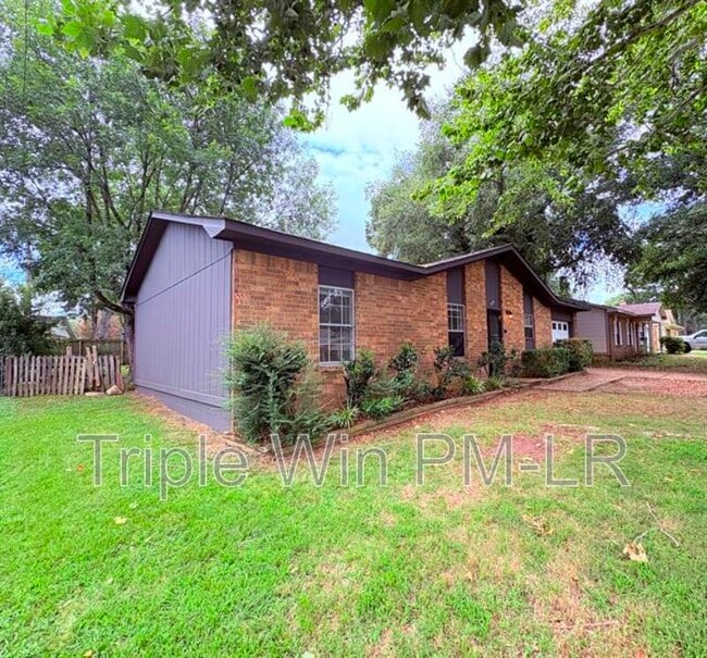 Building Photo - 220 Randall Dr