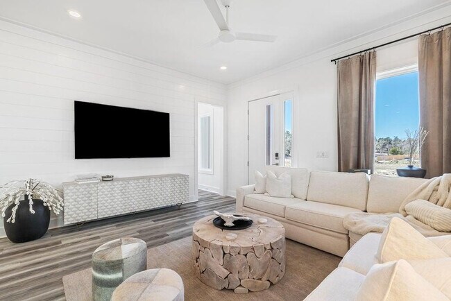 Building Photo - 24 Annabella St