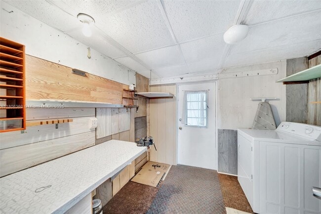 Building Photo - 346 Maple St