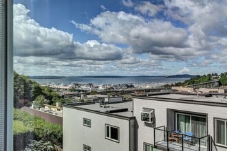 Building Photo - Queen Anne View Condo!!! Open House Saturday June 13th 4:00-5:00