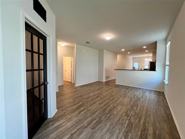 Building Photo - 220 Pepperbark Loop