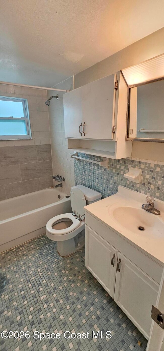 Building Photo - 230 Columbia Dr