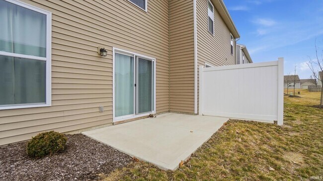 Building Photo - 3597 Canal Square Dr