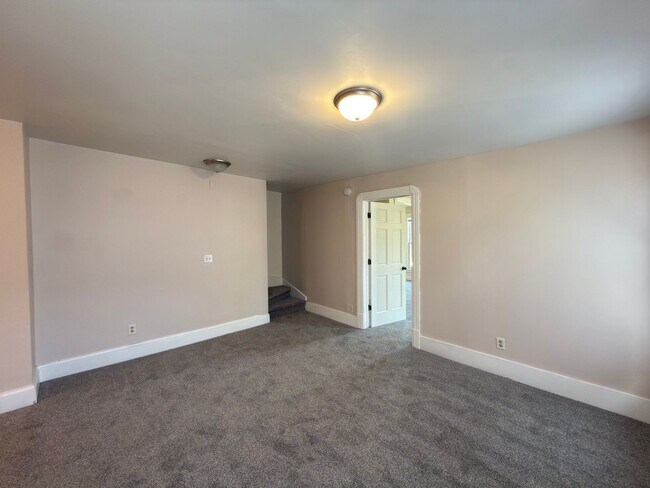 Building Photo - 2121 13th Ave S