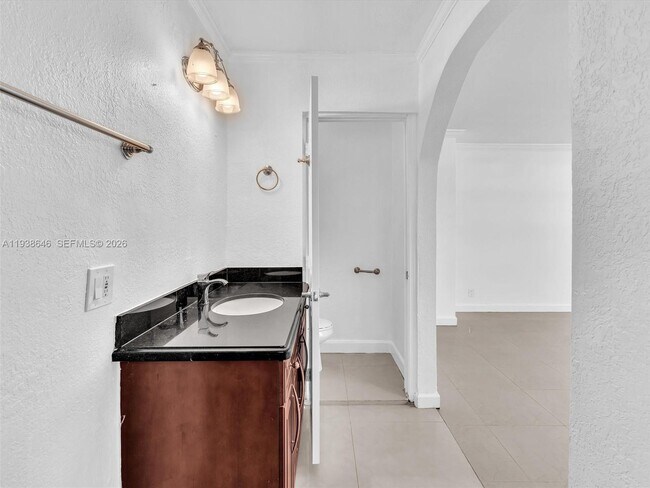 Building Photo - 4416 SW 35th Ave