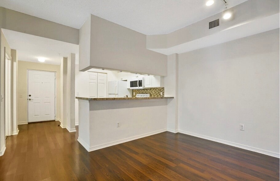 Building Photo - 2812 Grande Pky
