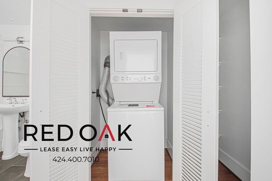 Building Photo - 6533 Hollywood Blvd