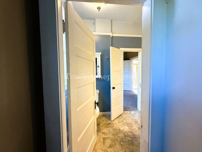 Building Photo - Contemporary 2 BD | 1 BA Home w/ Private B...
