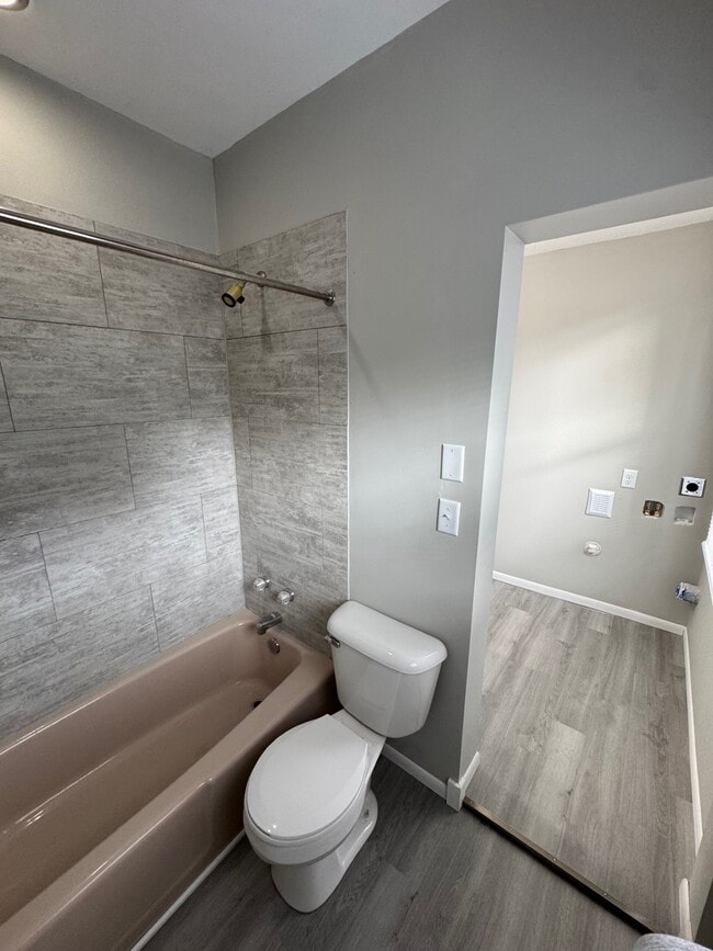 Building Photo - 820 Hagar St