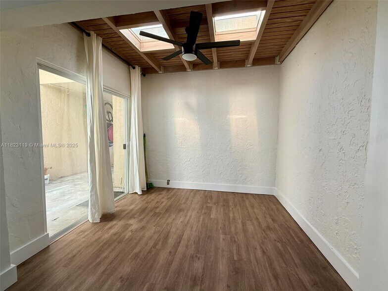 Building Photo - 8522 SW 103rd Ave
