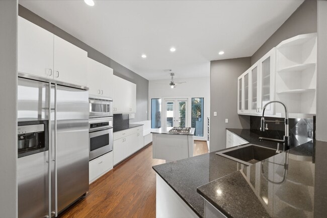 Building Photo - 1628 Van Buren St