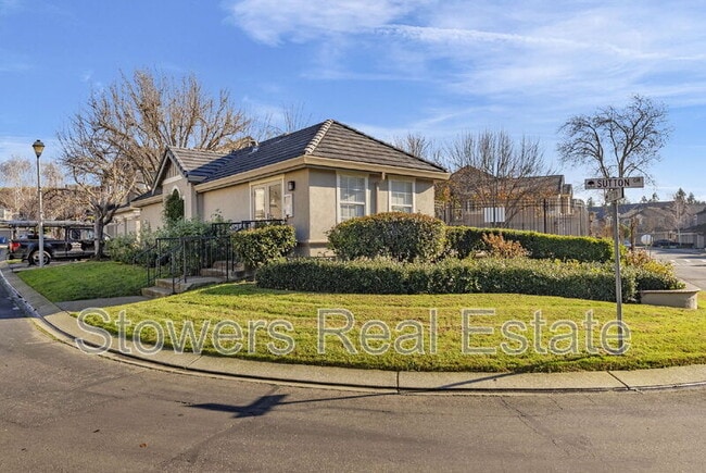 Building Photo - 424 Sutton Cir