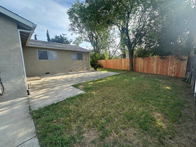 Building Photo - Recently Updated 4 Bedroom Home with Yard