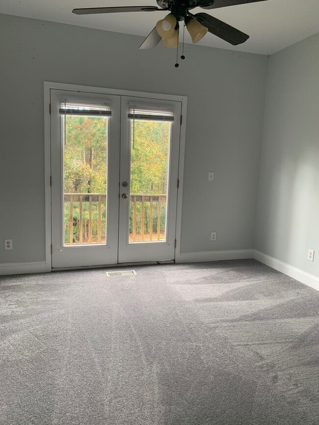 Building Photo - Lovely Eastside Townhome Condo Near Vet School- 3BR/3BATH!