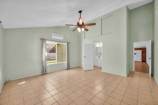 Building Photo - 305 Uala Pl